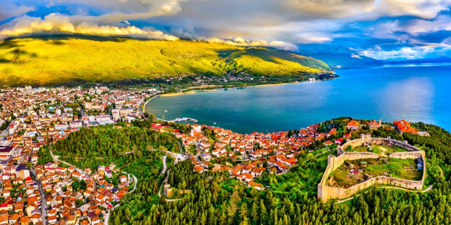 Lago di Ohrid con la Fortezza di Samuel
